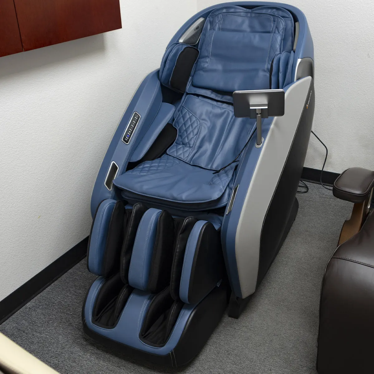 Human Touch Certus Massage Chair ( Open Box Special)