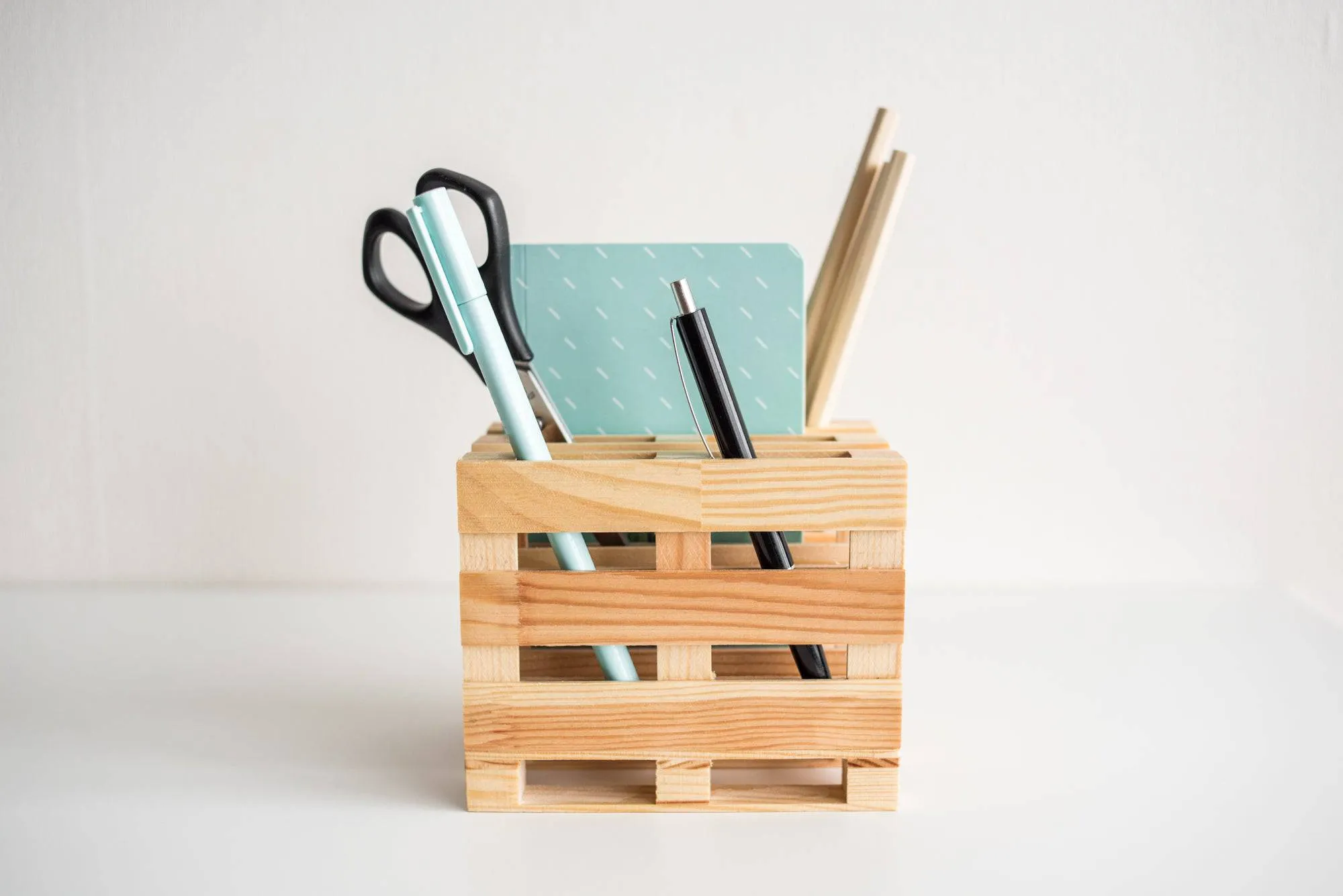 Wood miniature pallet desk organize